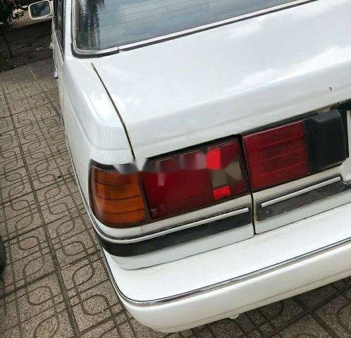 Cần bán xe Toyota Corona đời 1985, màu trắng, nhập khẩu 