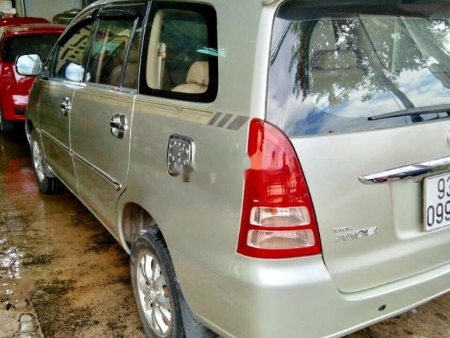 Bán Toyota Innova sản xuất năm 2006, màu bạc, giá 255tr