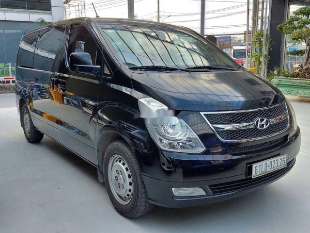 Cần bán Hyundai Grand Starex 2015, màu đen, nhập khẩu nguyên chiếc số tự động, giá 520tr0