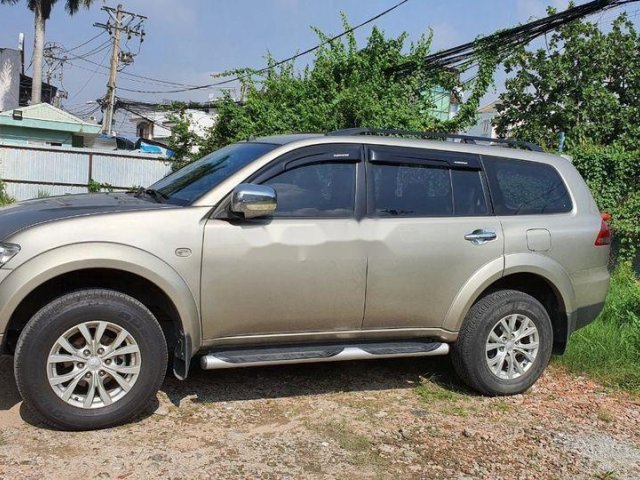 Bán Mitsubishi Pajero Sport năm sản xuất 2016, màu vàng, xe nhập0