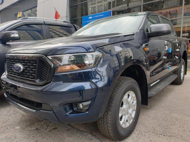 Ford Ranger XLS số tự động model 2021 khuyến mãi tiền mặt, tặng quà hấp dẫn