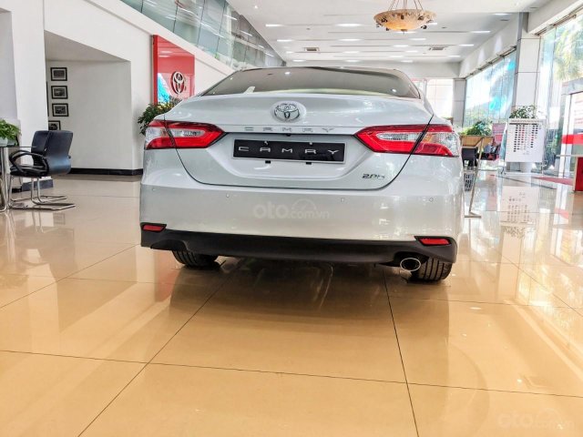 Bán Toyota Camry 2.0 mới 100%, hóa đơn chính hãng, khuyến mại cực khủng0