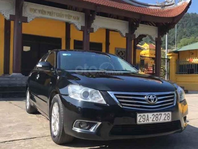 Cần bán gấp Toyota Camry đời 2011, màu đen chính chủ0