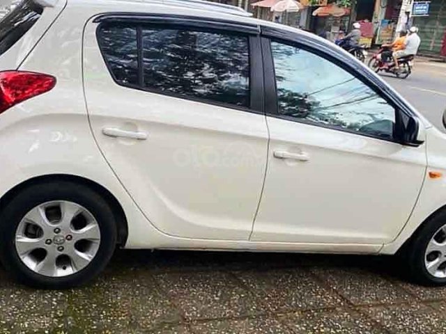 Xe Hyundai i20 năm 2012, màu trắng, xe nhập