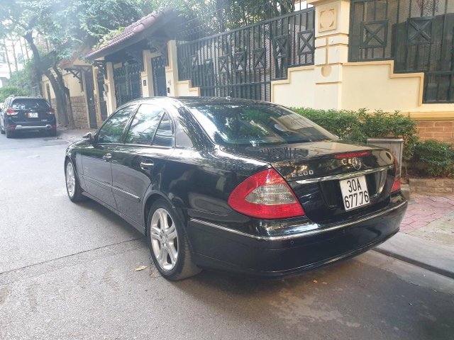 Em bán xe Mercedes E200 SX và ĐK 2008, màu đen