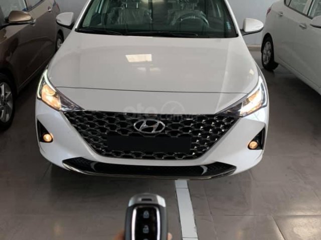 Cần bán xe Toyota Corolla Altis 2.0 SX 2018, màu đen