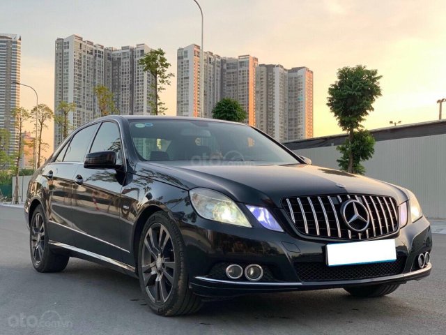 Mercedes-Benz E200 AMG 2010 màu đen, xe nhập0