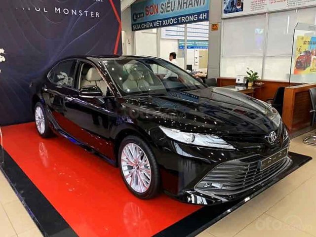 Bán Toyota Camry 2.5Q sản xuất 2020, màu đen, xe nhập