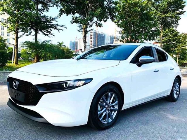 Bán Mazda 3 1.5L Sport Luxury năm sản xuất 2020, màu trắng chính chủ, giá 745tr