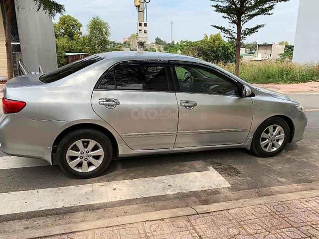 Cần bán gấp Toyota Corolla Altis sản xuất 2010, màu bạc chính chủ, giá 360tr