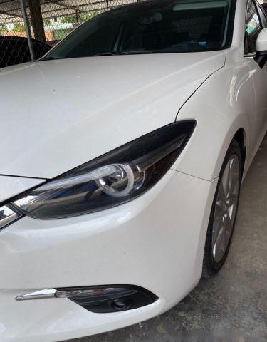 Bán xe Mazda 3 đời 2018, màu trắng, giá chỉ 590 triệu