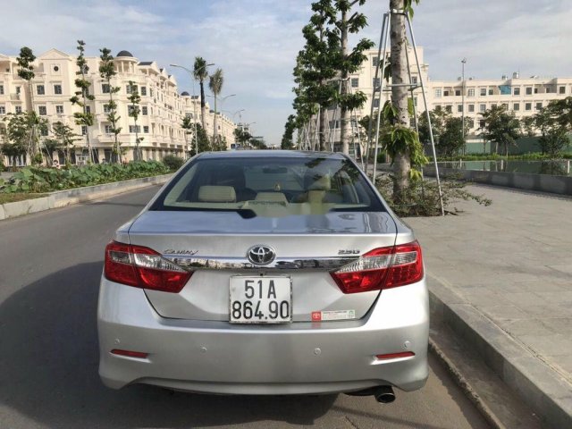 Bán Toyota Camry đời 2013, màu bạc, giá 666tr0