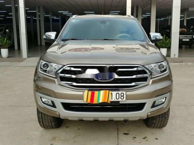 Cần bán Ford Everest đời 2018, màu nâu vàng, xe nhập chính chủ0