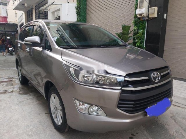 Cần bán gấp Toyota Innova năm sản xuất 2017 còn mới0