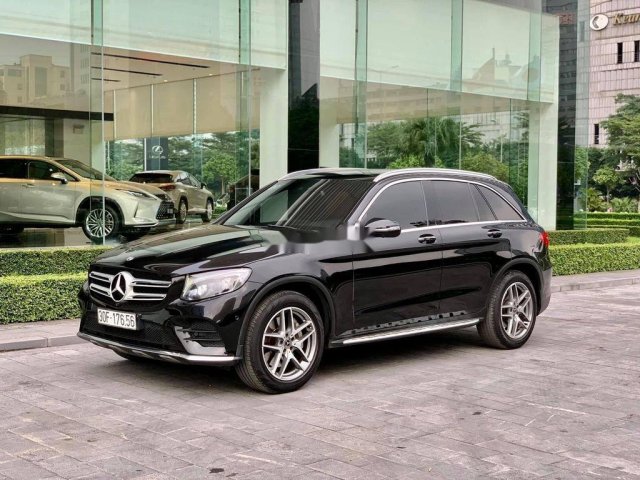 Bán xe Mercedes GLC300 sản xuất năm 2018, màu đen0