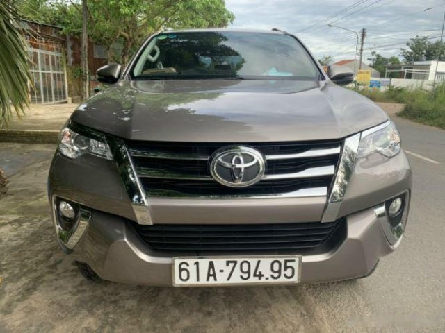 Cần bán gấp Toyota Fortuner sản xuất 2020, màu xám còn mới