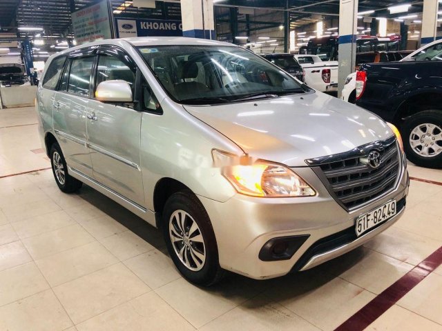 Cần bán xe Toyota Innova sản xuất 2016, màu bạc còn mới0