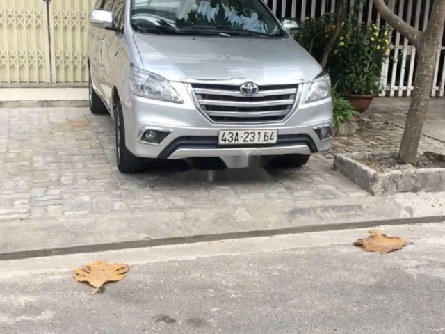 Cần bán gấp Toyota Innova sản xuất 2009, màu bạc chính chủ0