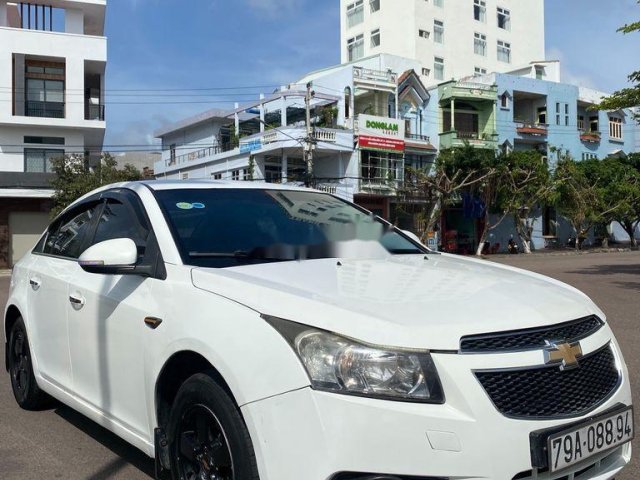 Cần bán xe Chevrolet Cruze năm sản xuất 2010, màu trắng chính chủ, giá tốt0