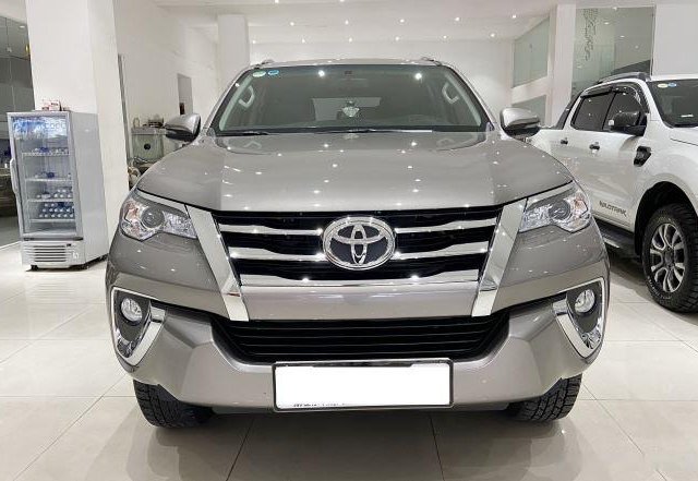 Bán xe Toyota Fortuner đời 2020, màu xám