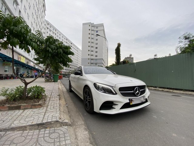 Mercedes C300 AMG 2020, odo 800km