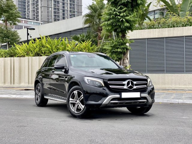 Bán xe GLC 250 4Matic 2016, màu đen0