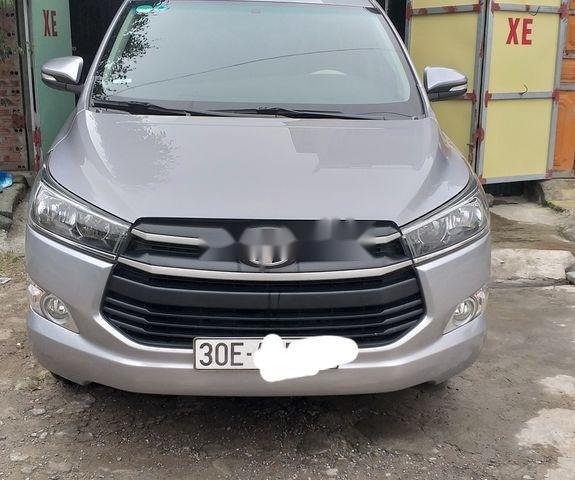 Bán Toyota Innova năm 2017, màu xám xe gia đình, 565 triệu