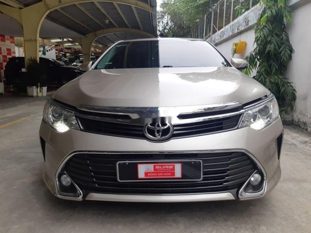 Cần bán xe Toyota Camry sản xuất năm 2015 còn mới