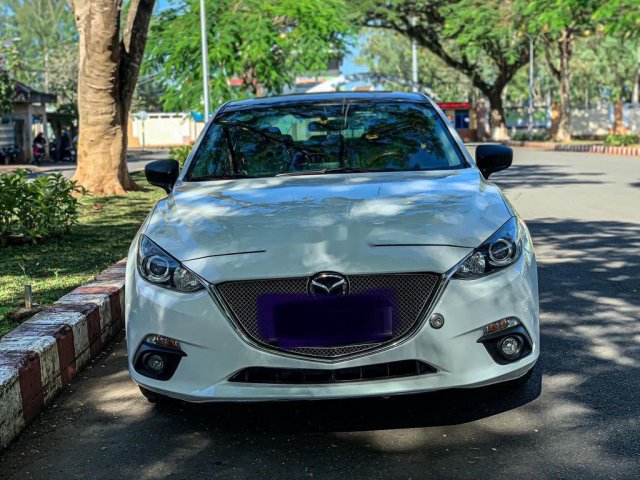 Cần bán Mazda 3 năm sản xuất 2015, màu trắng