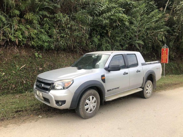 Cần bán Ford Ranger năm 2010, màu bạc, xe nhập chính chủ0