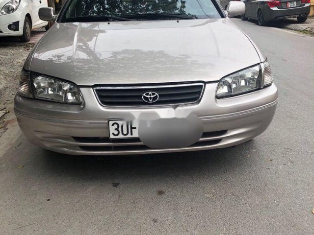 Cần bán gấp Toyota Camry sản xuất năm 2001 còn mới, 228tr0