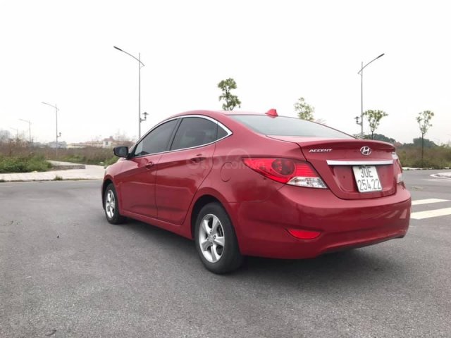 Cần bán Hyundai Accent AT 2010, đăng kí 2011, màu đỏ0