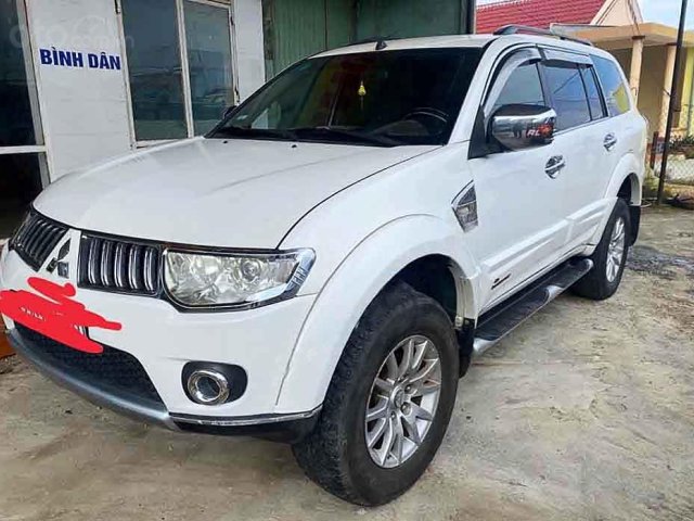 Cần bán xe Mitsubishi Pajero năm sản xuất 2012, màu trắng