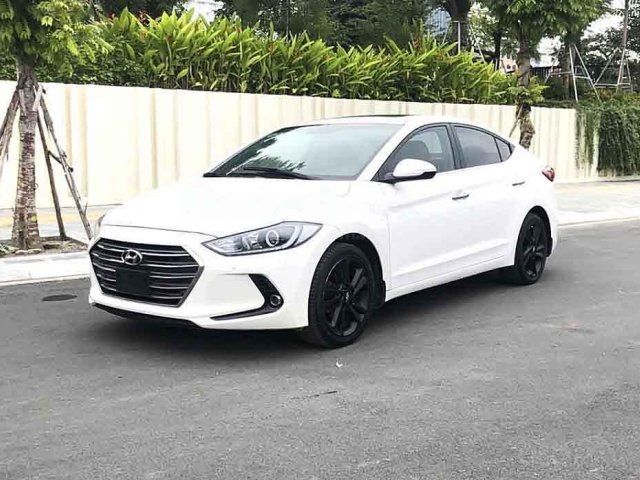 Cần bán xe Hyundai Elantra GLS đời 2017, màu trắng