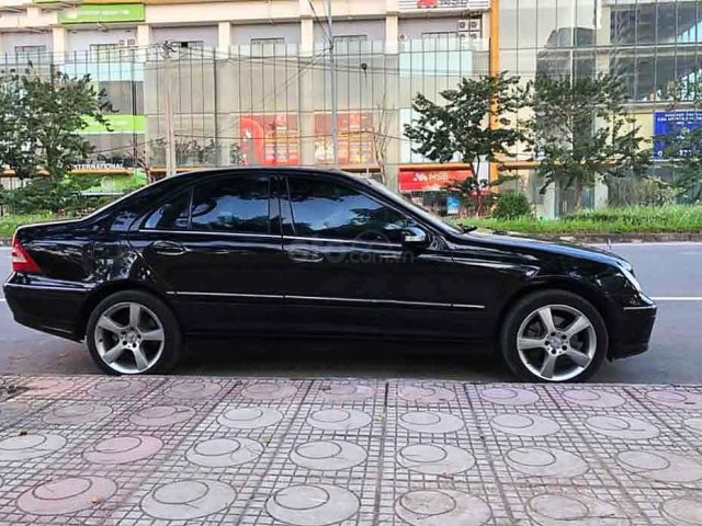 Xe Mercedes C280 năm sản xuất 2005, màu đen, giá chỉ 208 triệu0