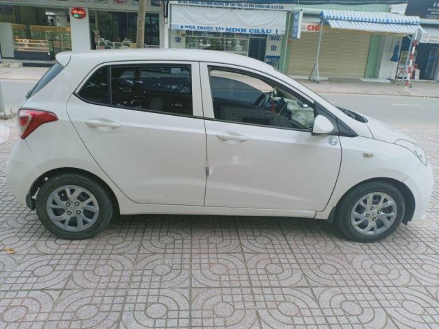 Cần bán lại xe Hyundai Grand i10 năm 2017 còn mới0