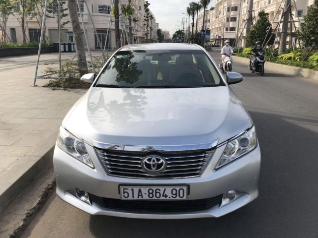 Cần bán Toyota Camry năm sản xuất 2013, màu bạc chính chủ, 660 triệu0