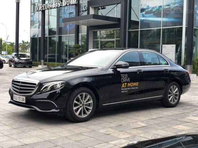 Merc E300 AMG màu đen, nội thất đen SX 2019, ĐK 2020