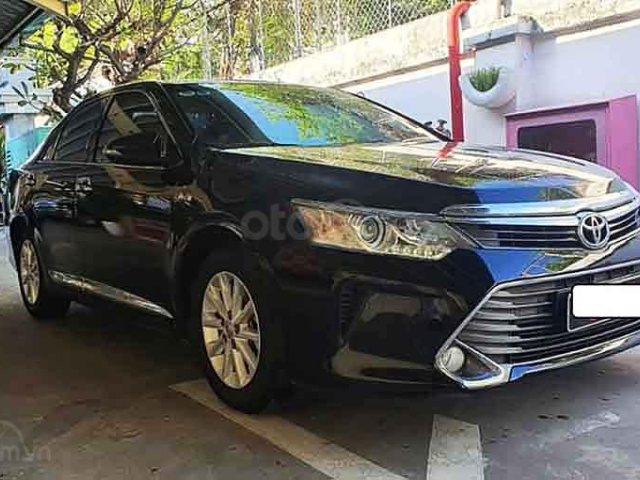 Bán xe Toyota Camry đời 2016, màu đen, giá 820tr