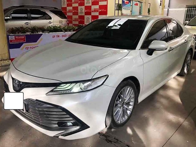 Bán Toyota Camry đời 2019, màu trắng, nhập khẩu0