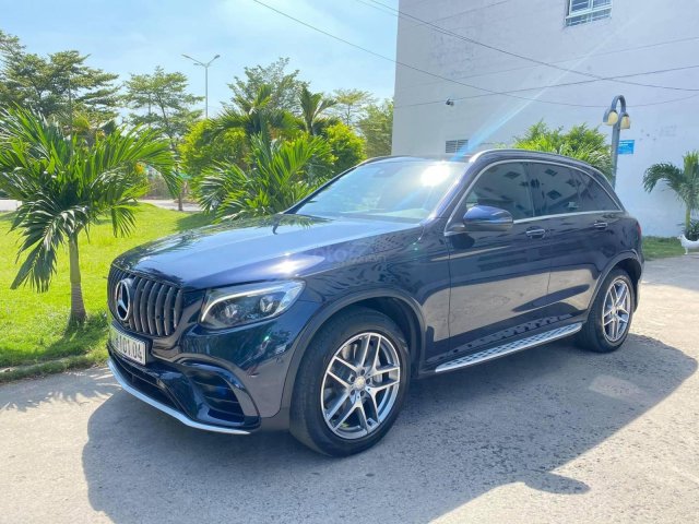 Bán Mercedes Benz GLC300 2017 màu xanh xe chất bao check hãng0