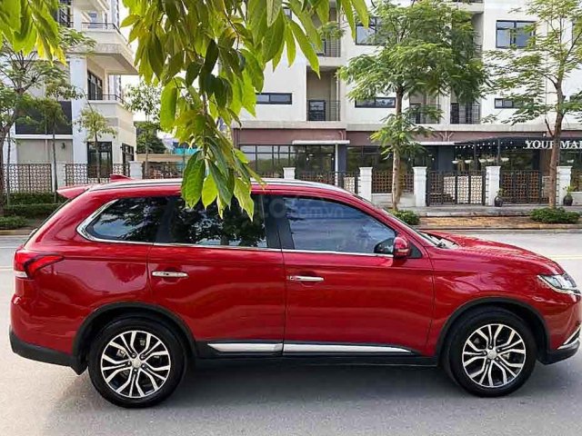 Cần bán gấp Mitsubishi Outlander năm 2018, màu đỏ còn mới, 735tr0