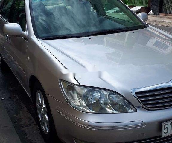 Cần bán lại xe Toyota Camry sản xuất năm 2003 xe gia đình, giá tốt0