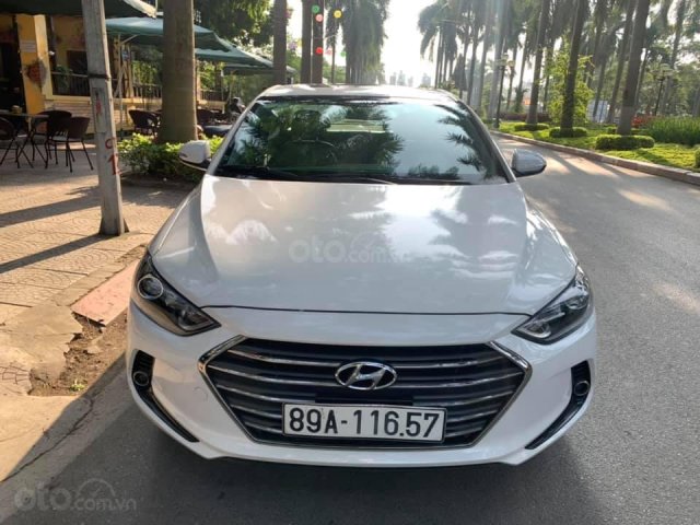 Bán nhanh Hyundai Elantra 1.6AT đời 2017, màu trắng0