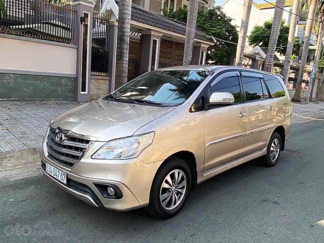 Cần bán Toyota Innova sản xuất năm 2016 còn mới0