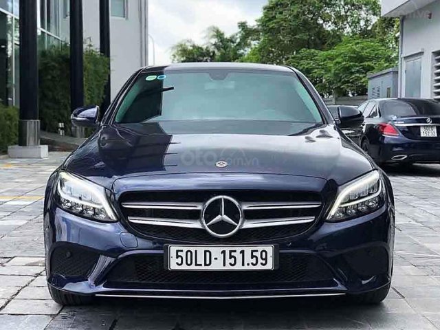 Cần bán xe Mercedes C200 năm sản xuất 2019, màu xanh lam