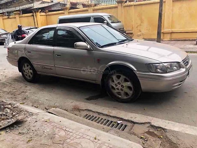 Cần bán lại xe Toyota Camry năm sản xuất 2001, nhập khẩu nguyên chiếc còn mới0