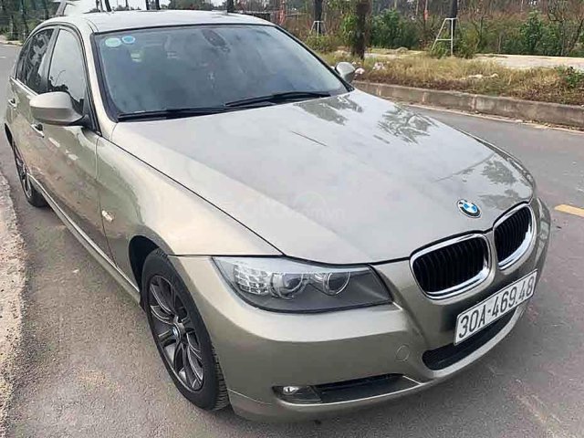 Cần bán BMW 3 Series 320i năm sản xuất 2010, xe nhập