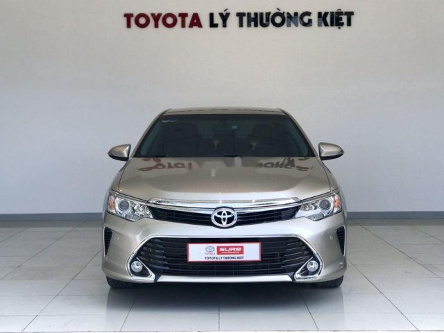 Cần bán xe Toyota Camry năm sản xuất 2017 còn mới0