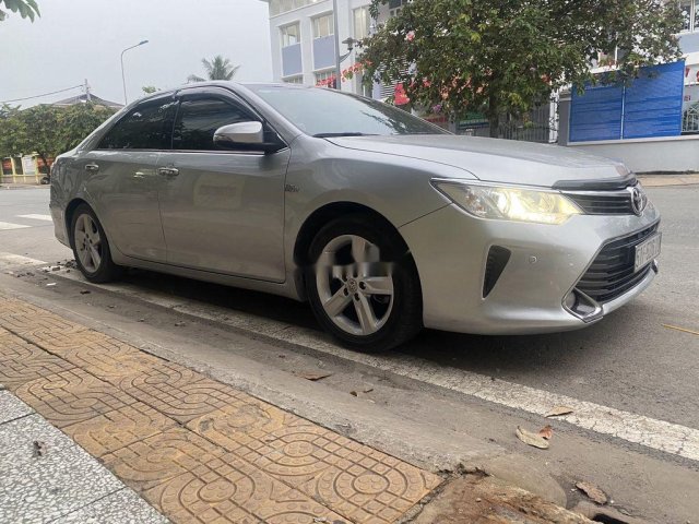 Cần bán lại xe Toyota Camry sản xuất 2015, nhập khẩu còn mới